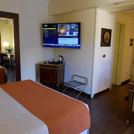 מלון Trilussa Palace Congress & 4*