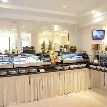 מלון Trilussa Palace Congress & 4*