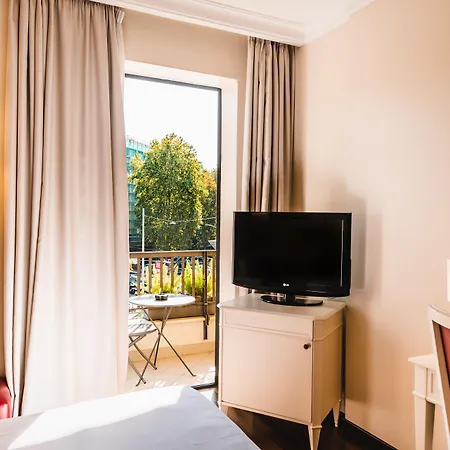 מלון Trilussa Palace Congress & 4*
